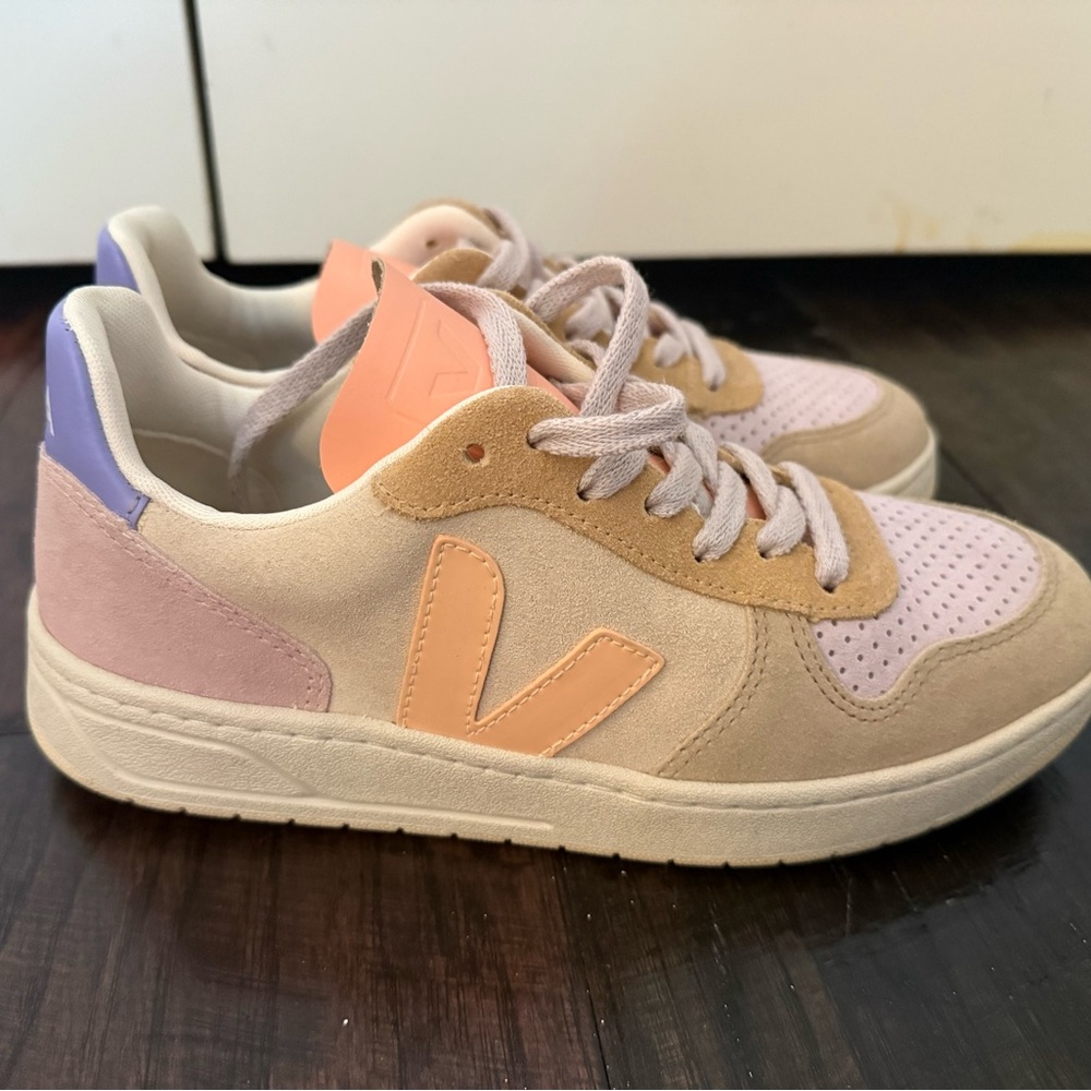 Veja V-10 women’s sneakers